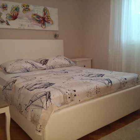 Tone & Marta Apartments Rogoznica Kültér fotó