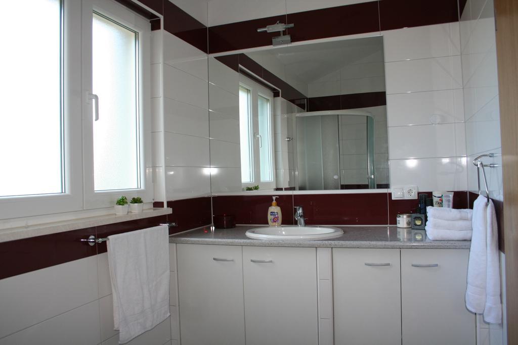 Tone & Marta Apartments Rogoznica Kültér fotó
