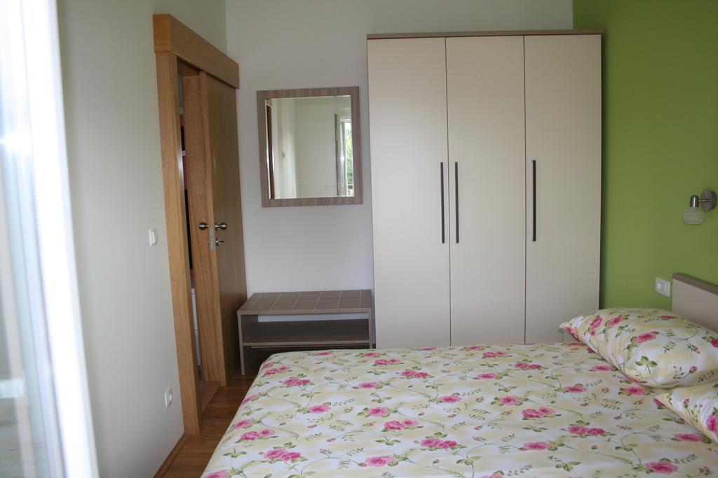 Tone & Marta Apartments Rogoznica Kültér fotó