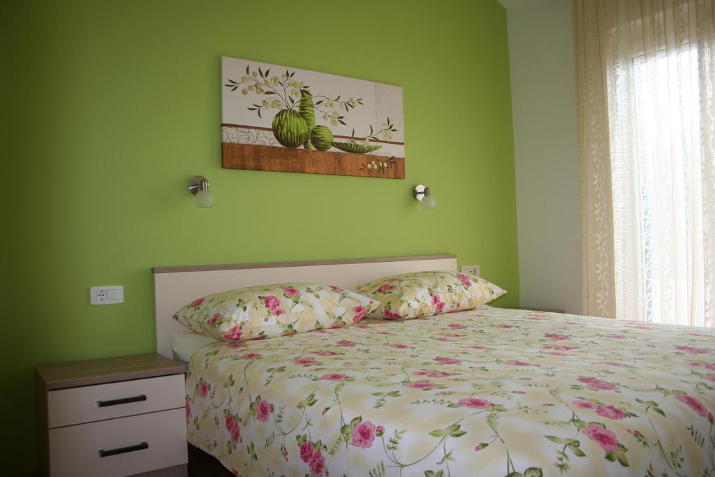 Tone & Marta Apartments Rogoznica Kültér fotó