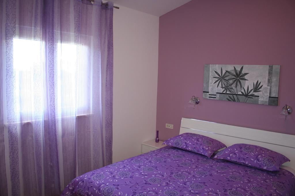 Tone & Marta Apartments Rogoznica Kültér fotó