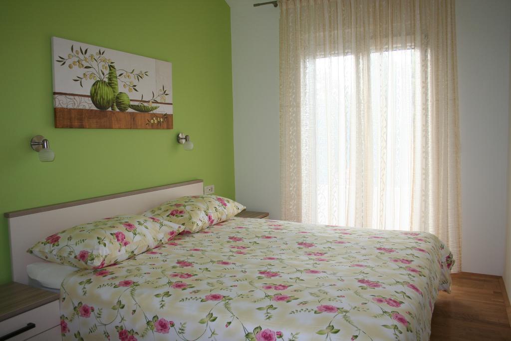 Tone & Marta Apartments Rogoznica Kültér fotó