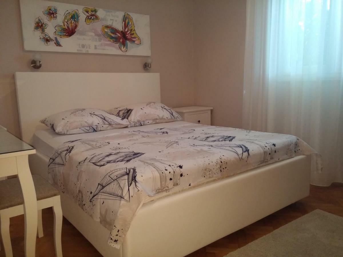 Tone & Marta Apartments Rogoznica Kültér fotó